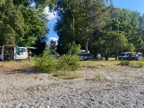 Free camp 3 étoiles, les pieds dans l’eau 🏕